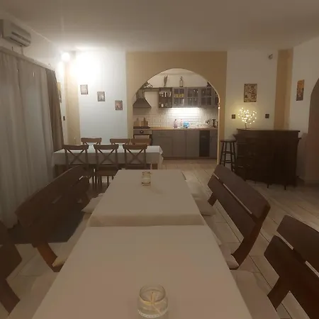 Attila's 3* בודארוס